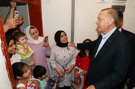 Başkan Erdoğan, Ordu'da çay davetinde bulunan aileyi ziyaret etti!